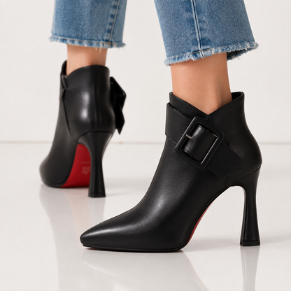 Valeria black boots on model