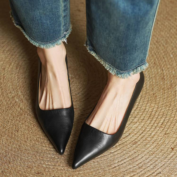 Mirella | Pointed Kitten Heel Court Shoes
