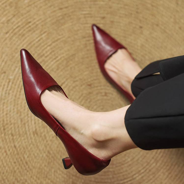 Mirella | Pointed Kitten Heel Court Shoes