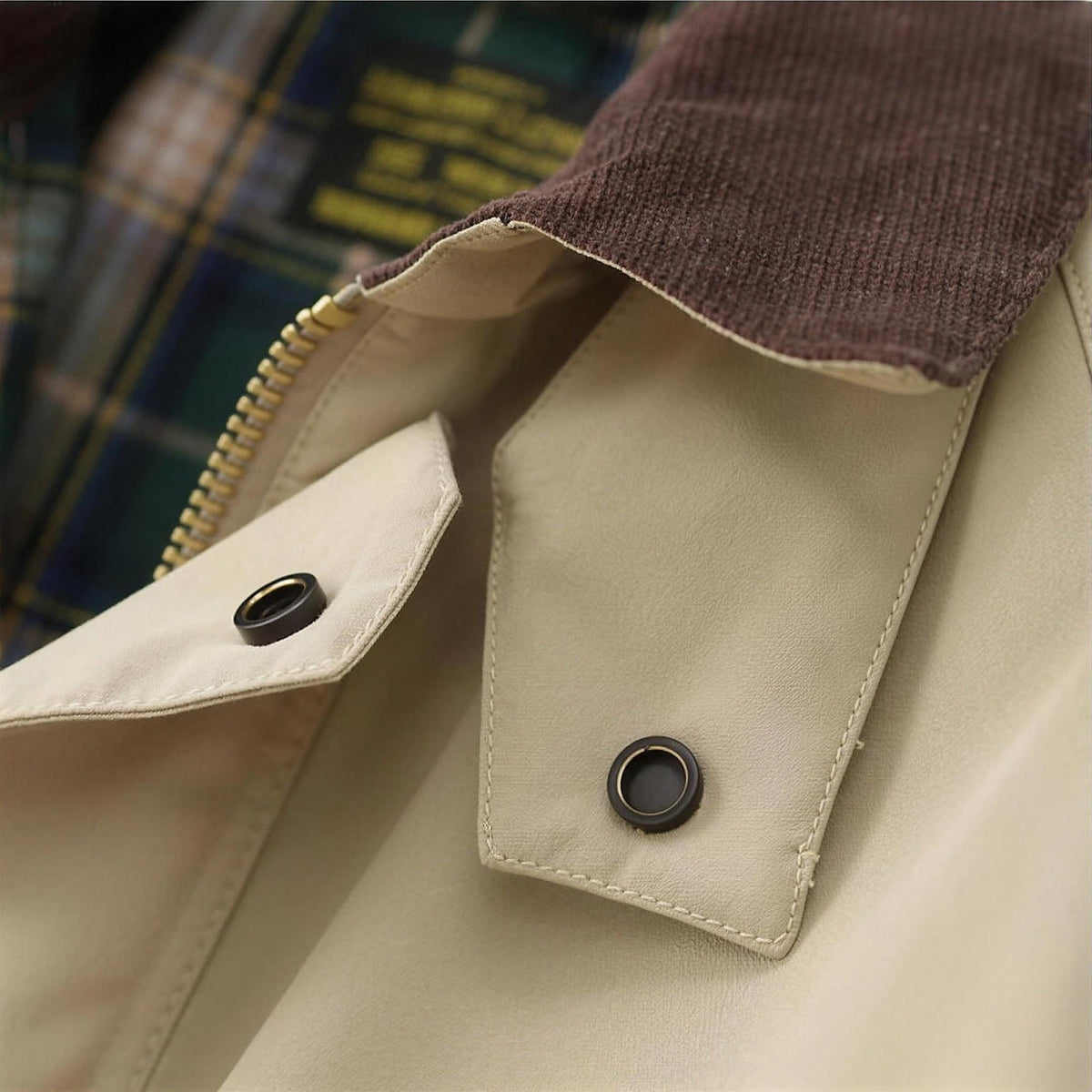 Braemar Waxed Field Jacket in Khaki, collar