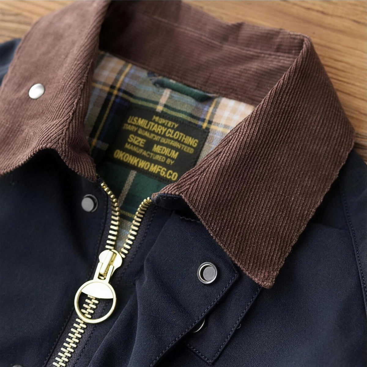 Braemar Waxed Field Jacket in Navy, collar