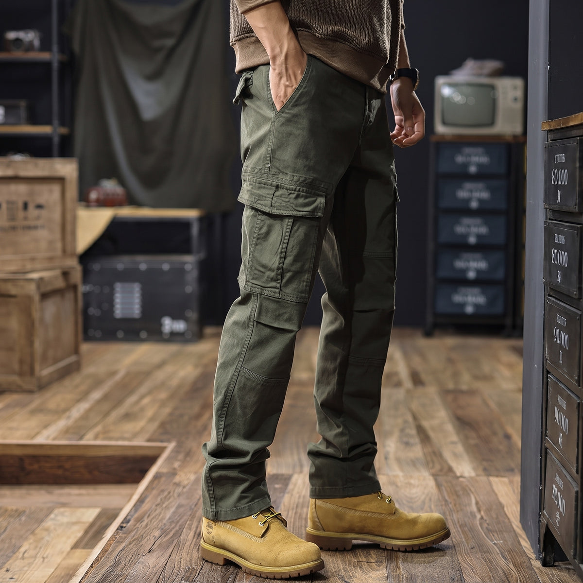 Camden cargo trousers, side pocket detail