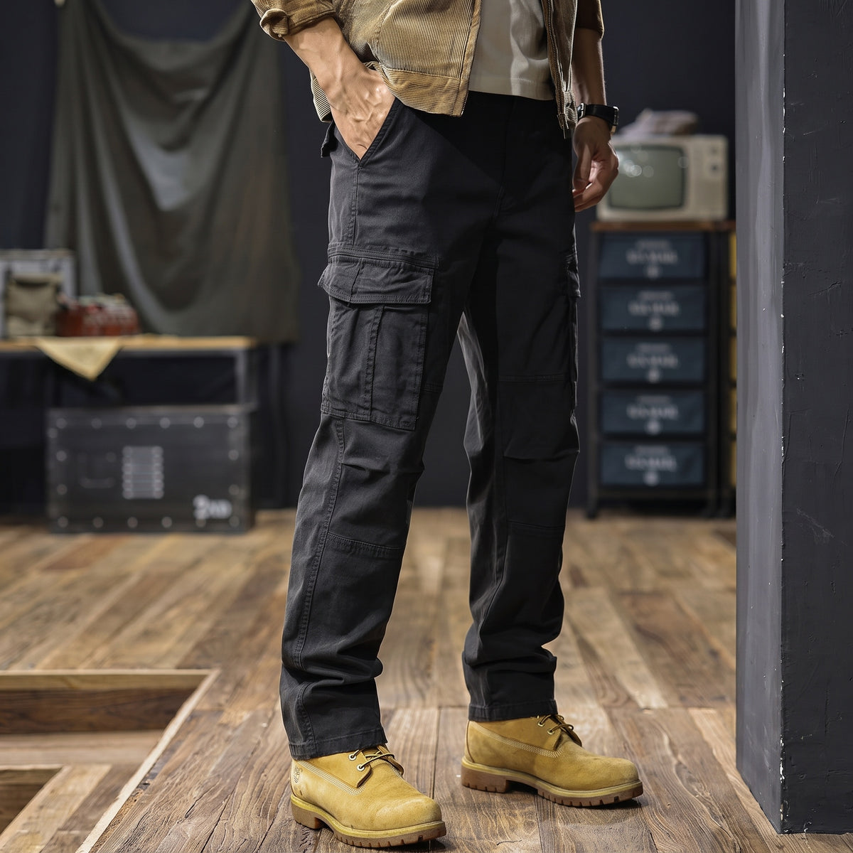 Camden cargo trousers in black, side view