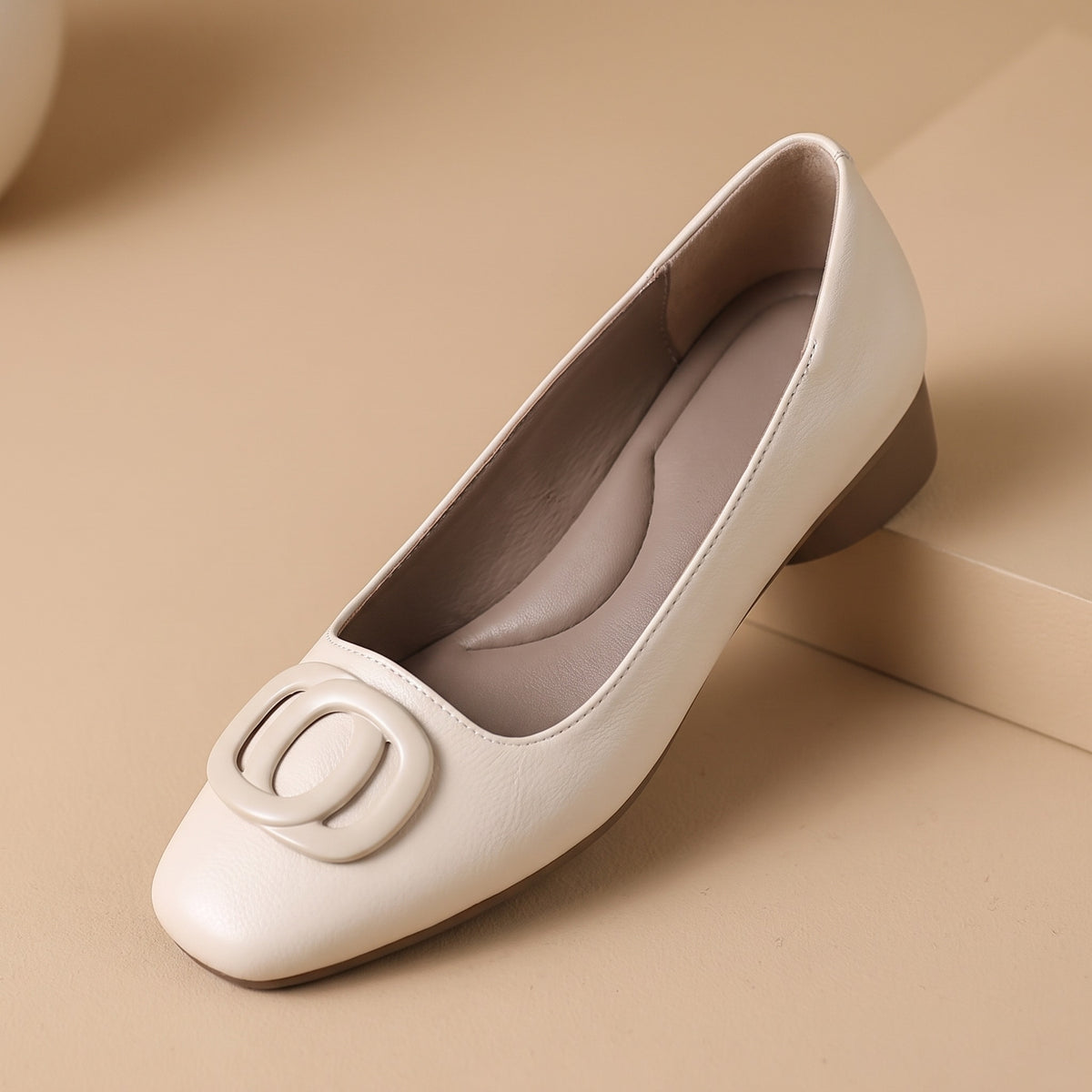 Inside of the Colette flat: microfibre lining and padded insole