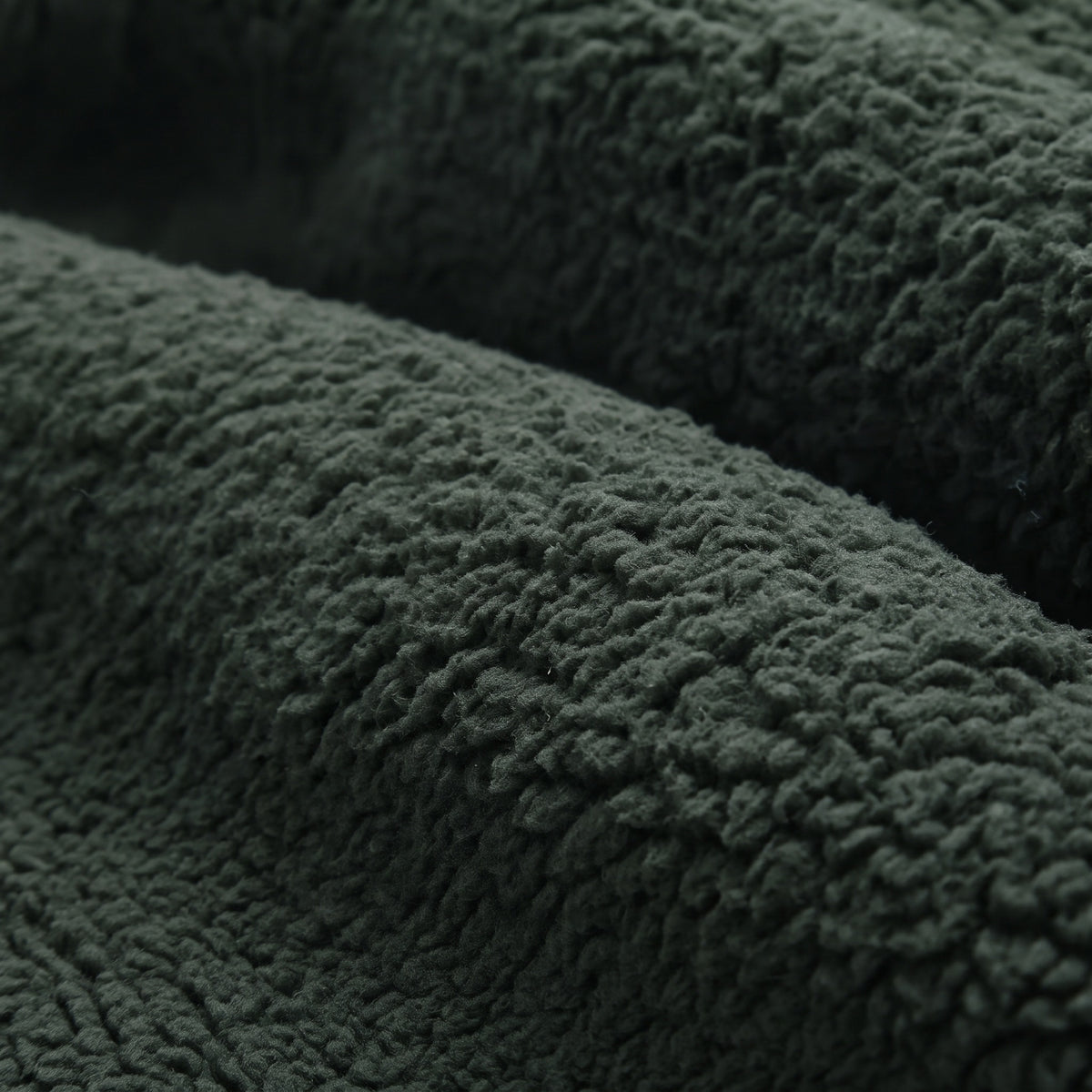 Kingsley parka detail: thick sherpa fleece lining