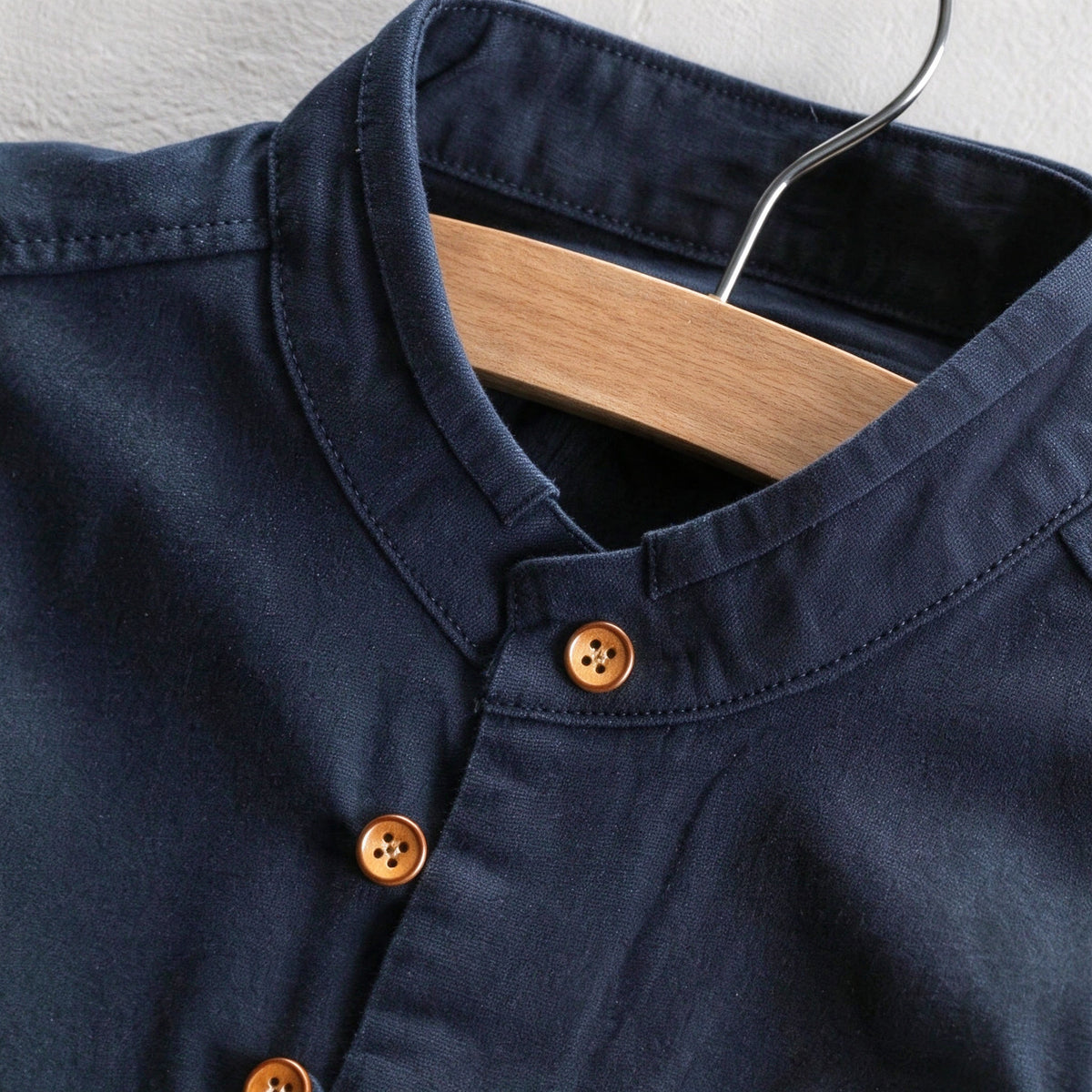 Kanata band collar shirt in Navy - stand collar and wooden buttons