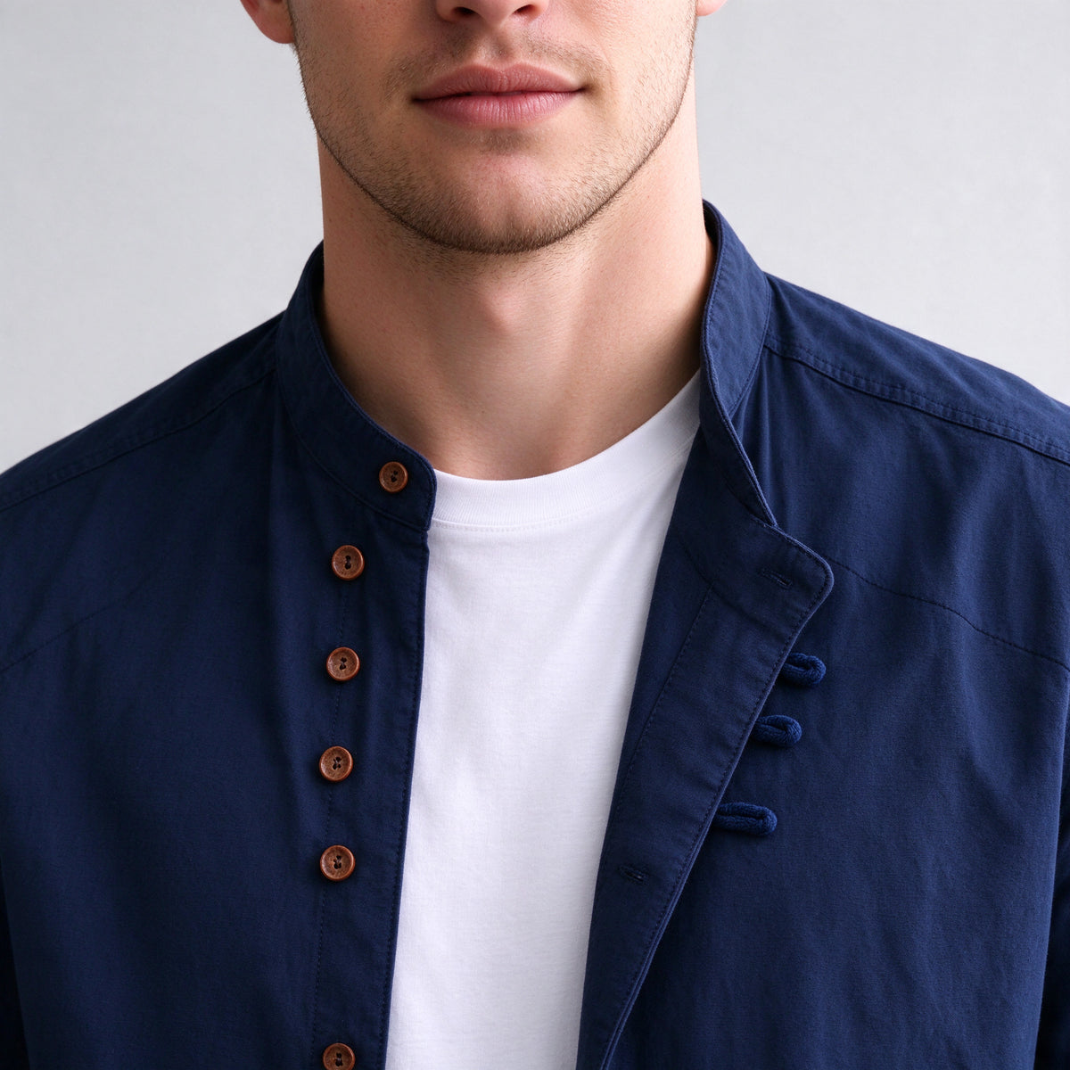 Kanata band collar shirt in Navy - collar close-up