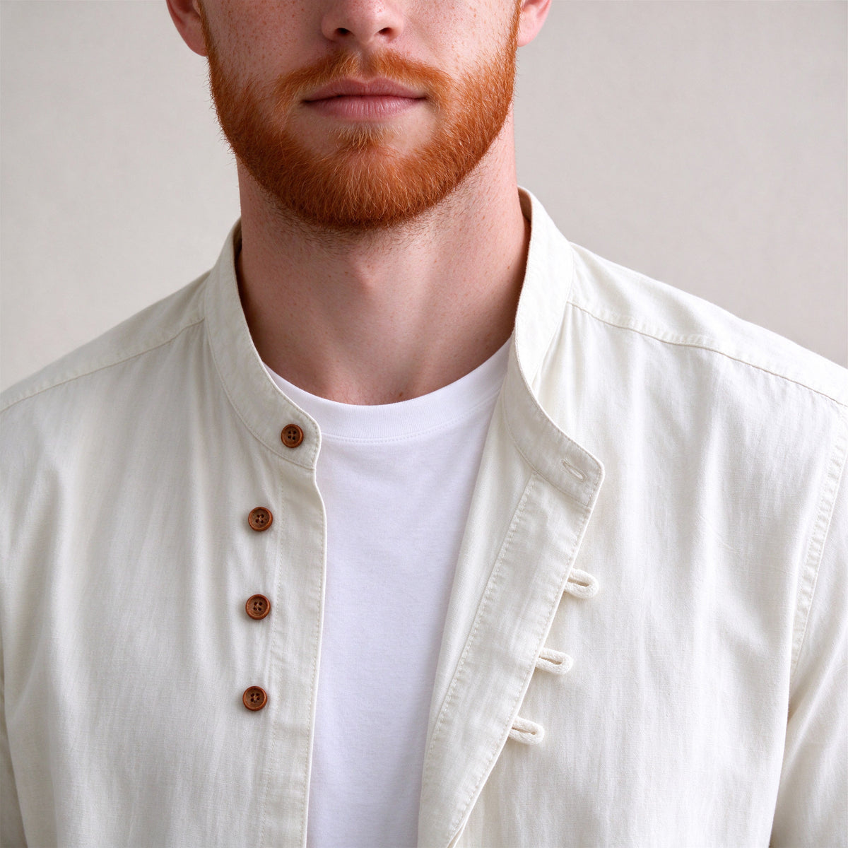 Kanata band collar shirt in White - collar close-up