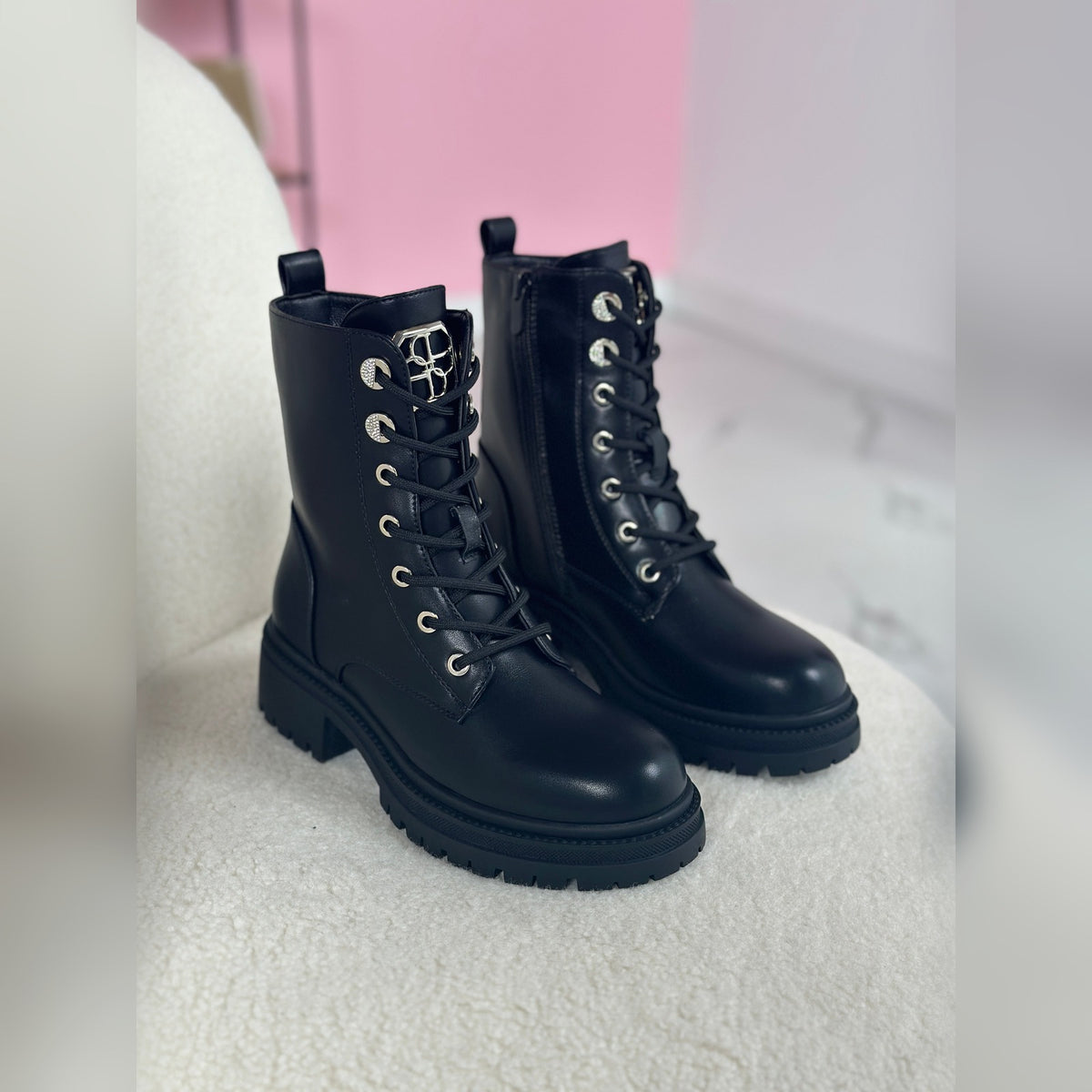 Sabina black boots, front view of the pair