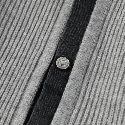 Metal button on the denim-faced front placket