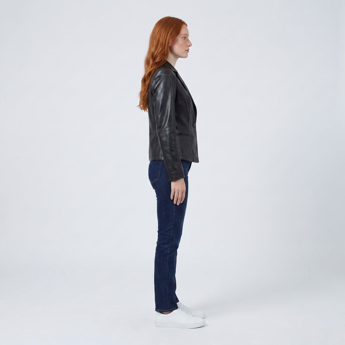 Vera fitted leather blazer in black, side view