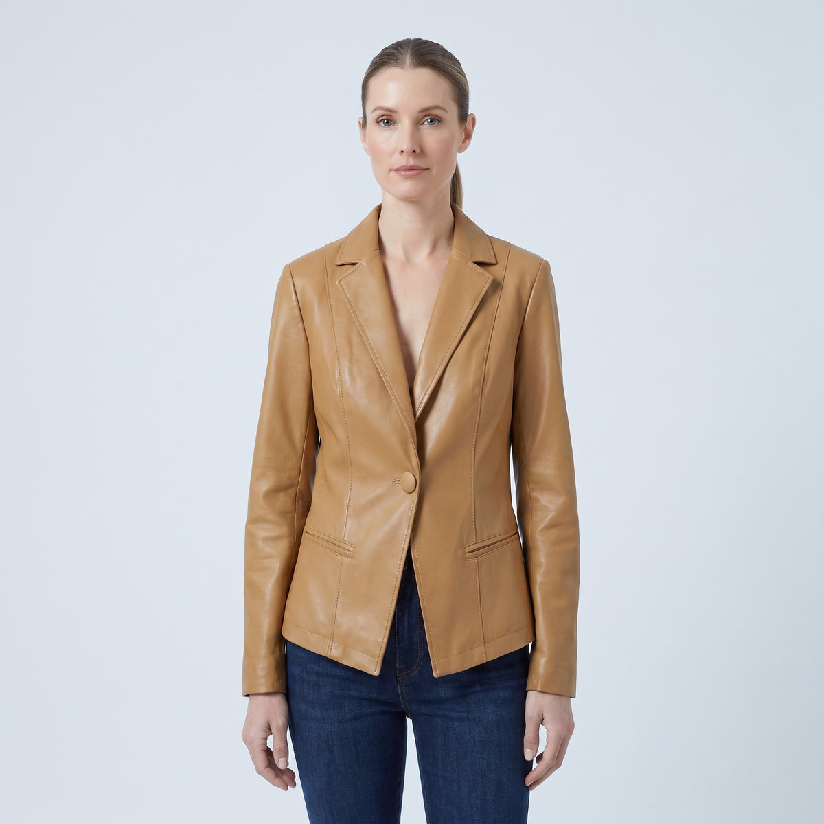 Vera fitted leather blazer in brown, close-up detail